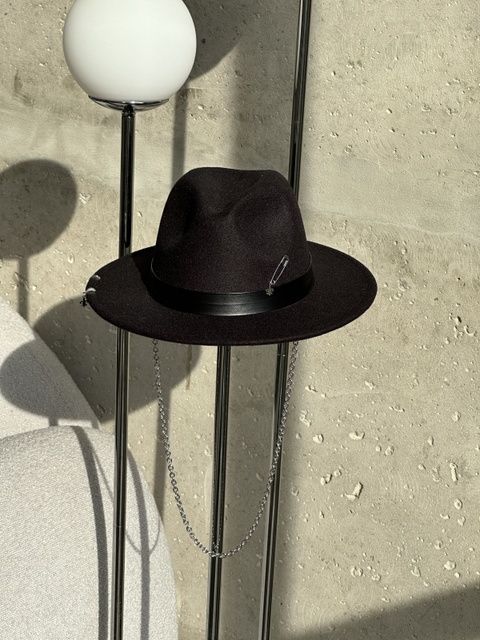 Women's felt fedora hat with decor and chain, black