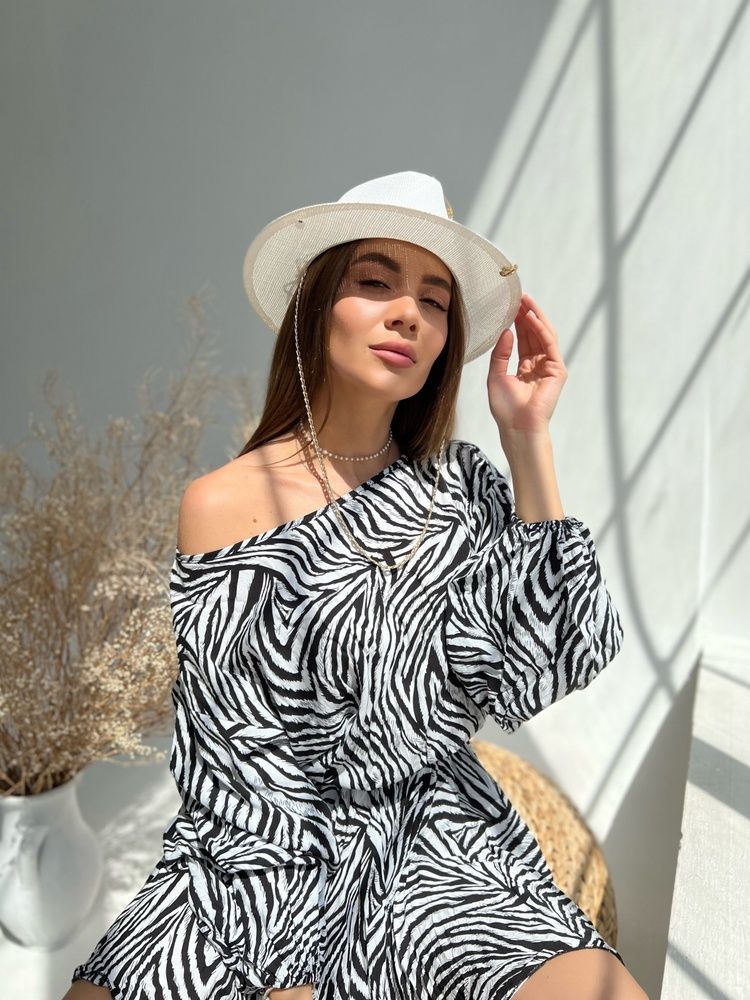 Fedora hat with decor and chains white, Белый