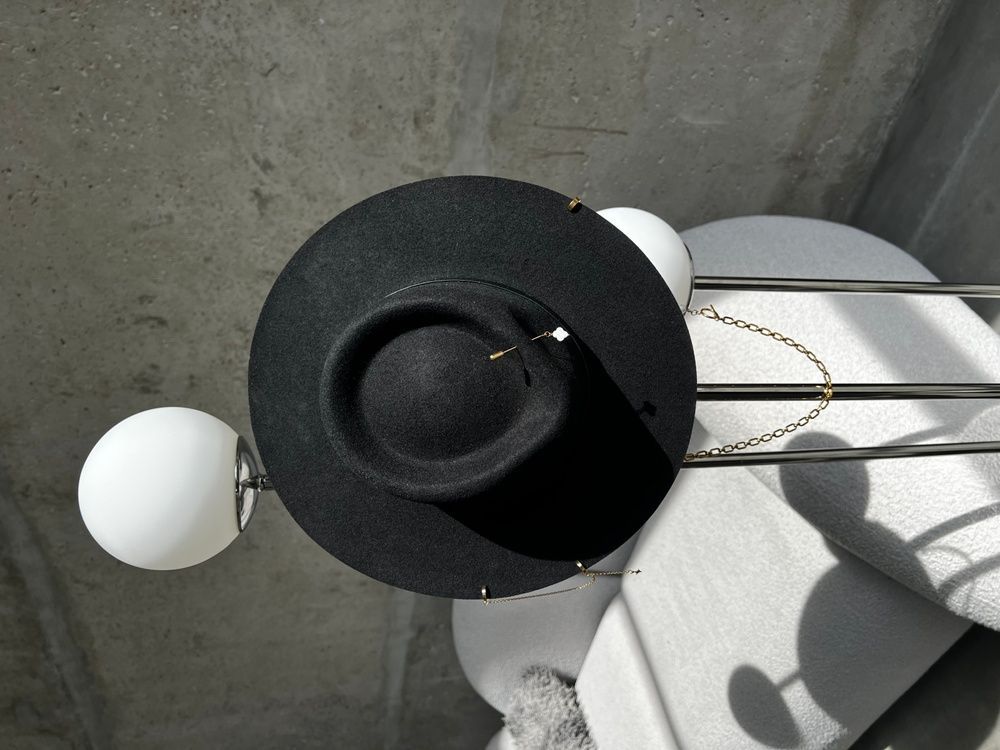 Women's felt fedora hat with decor and chain, black