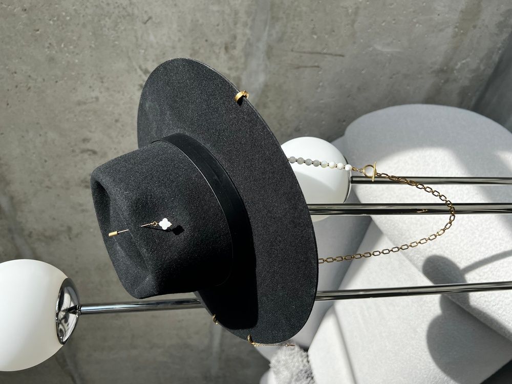 Women's felt fedora hat with decor and chain, black