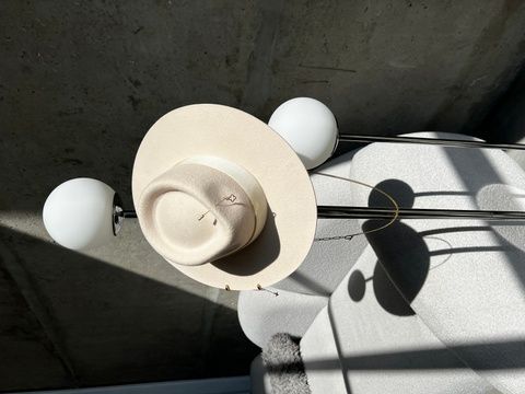 Women's felt fedora hat with decor and chain, beige