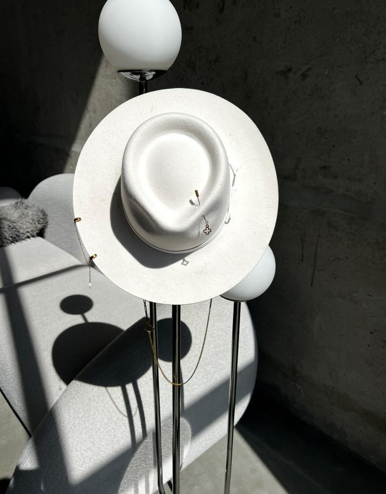 Women's felt fedora hat with decor and chain, white