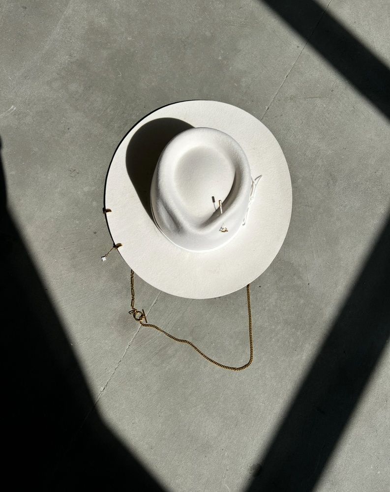 Women's felt fedora hat with decor and chain, white