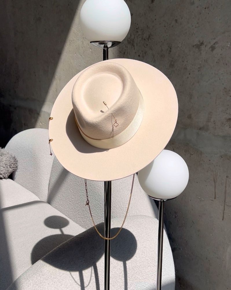 Women's felt fedora hat with decor and chain, beige