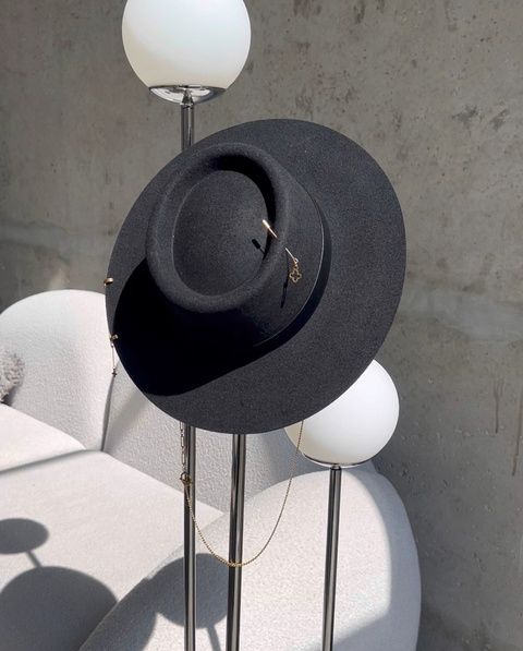Women's felt boater hat with decor and chain, black