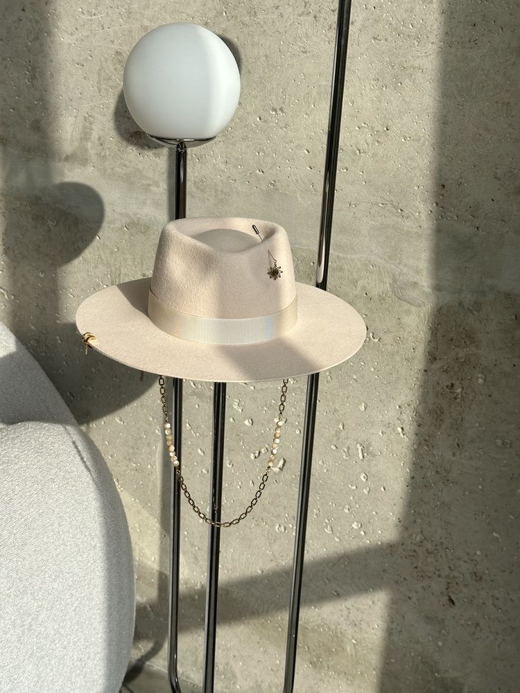 Women's felt fedora hat with decor and chain, beige