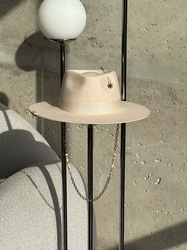 Women's felt fedora hat with decor and chain, beige