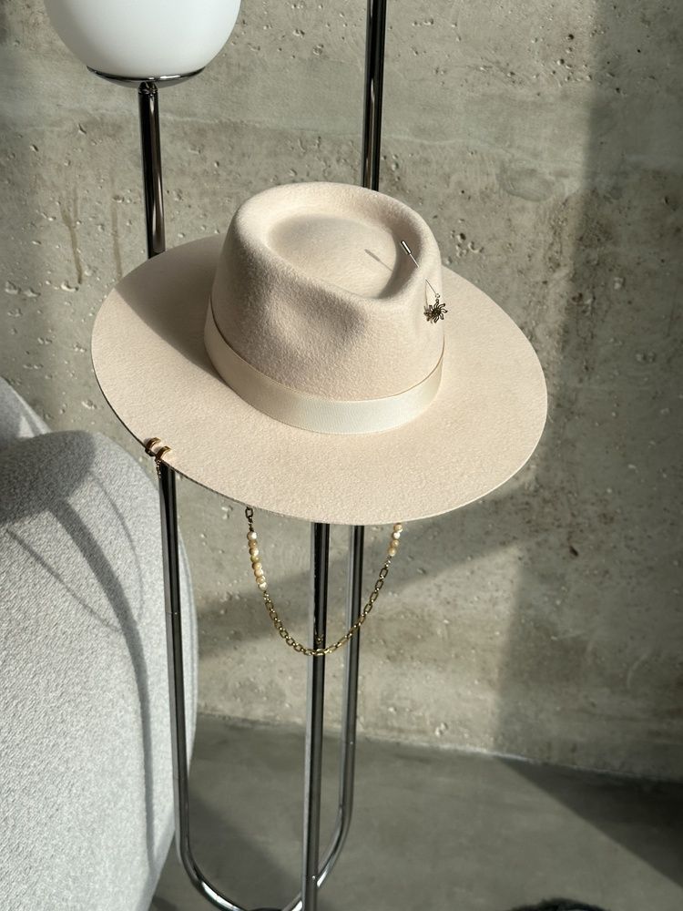 Women's felt fedora hat with decor and chain, beige